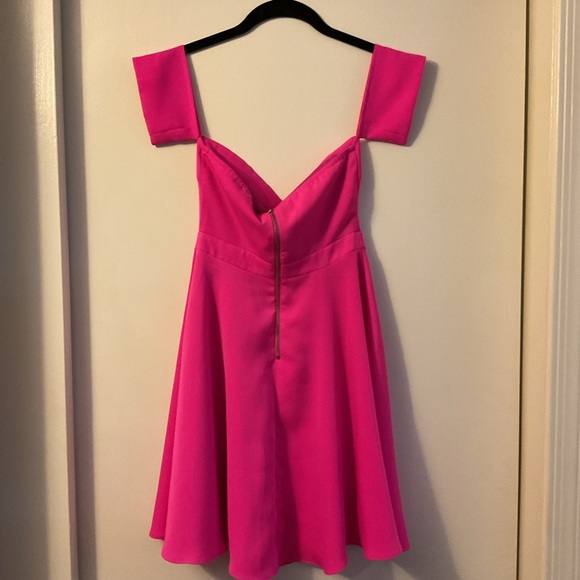 ⭐️ NWOT Lucy Paris Off The Shoulder Midi DressIn Brilliant Fuchsia Size XS - Picture 6 of 7